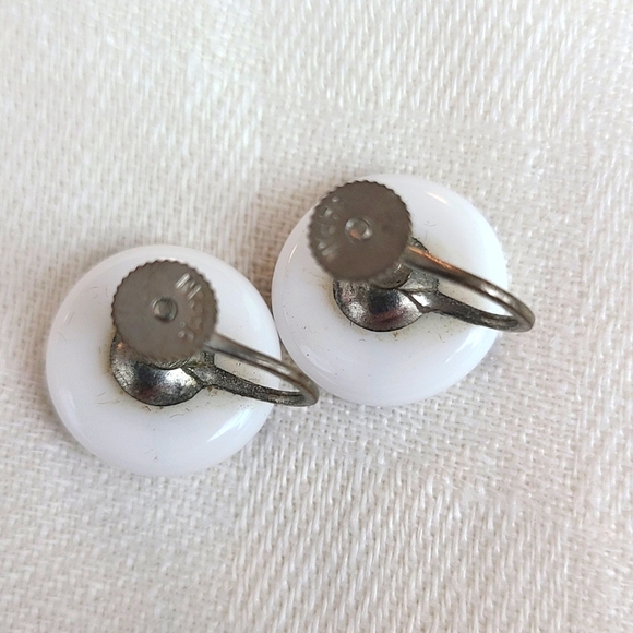 Vintage Glass Polka-Dot Screw-on Earrings Made in Japan - Picture 3 of 5